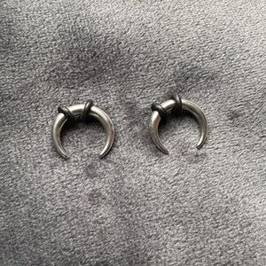 Pair of two 8g septum pinchers